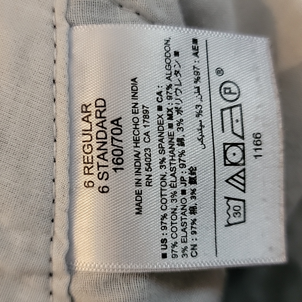 Old Navy Regular Standard Shorts - Picture 4 of 4